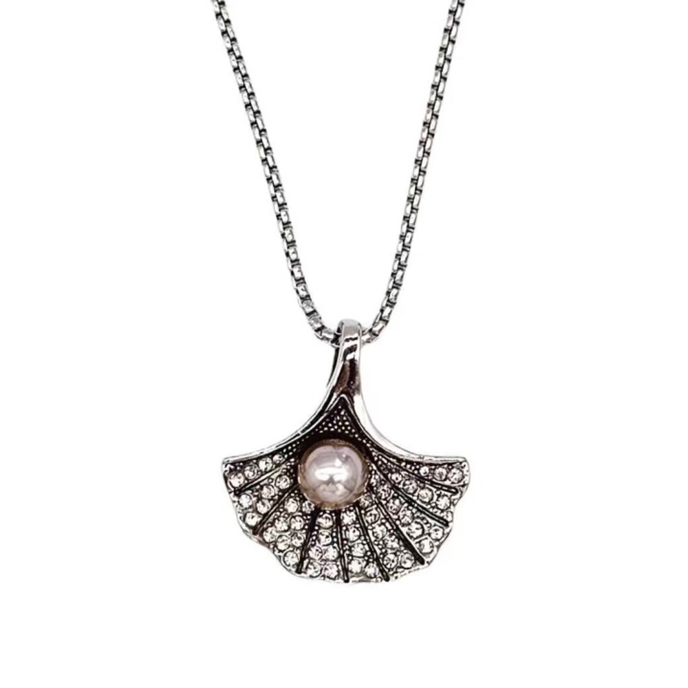 Elegant Alloy Metal Pendant Necklace with Pearl